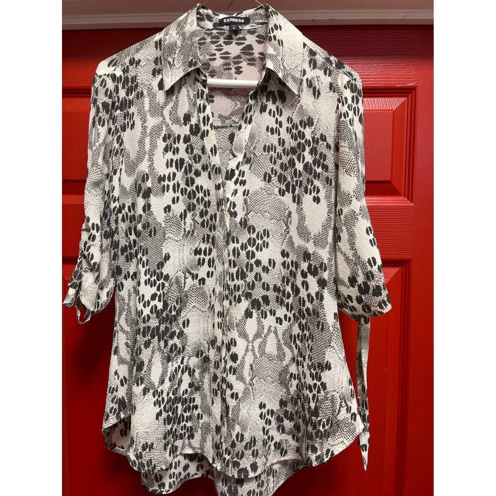 Express Snakeskin Print Roll Tab Sleeve Button Front Blouse Grey Black Medium